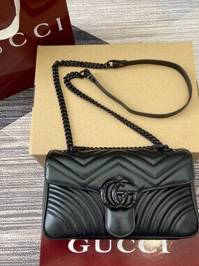 Gucci GG Marmont Medium Shoulder Bag